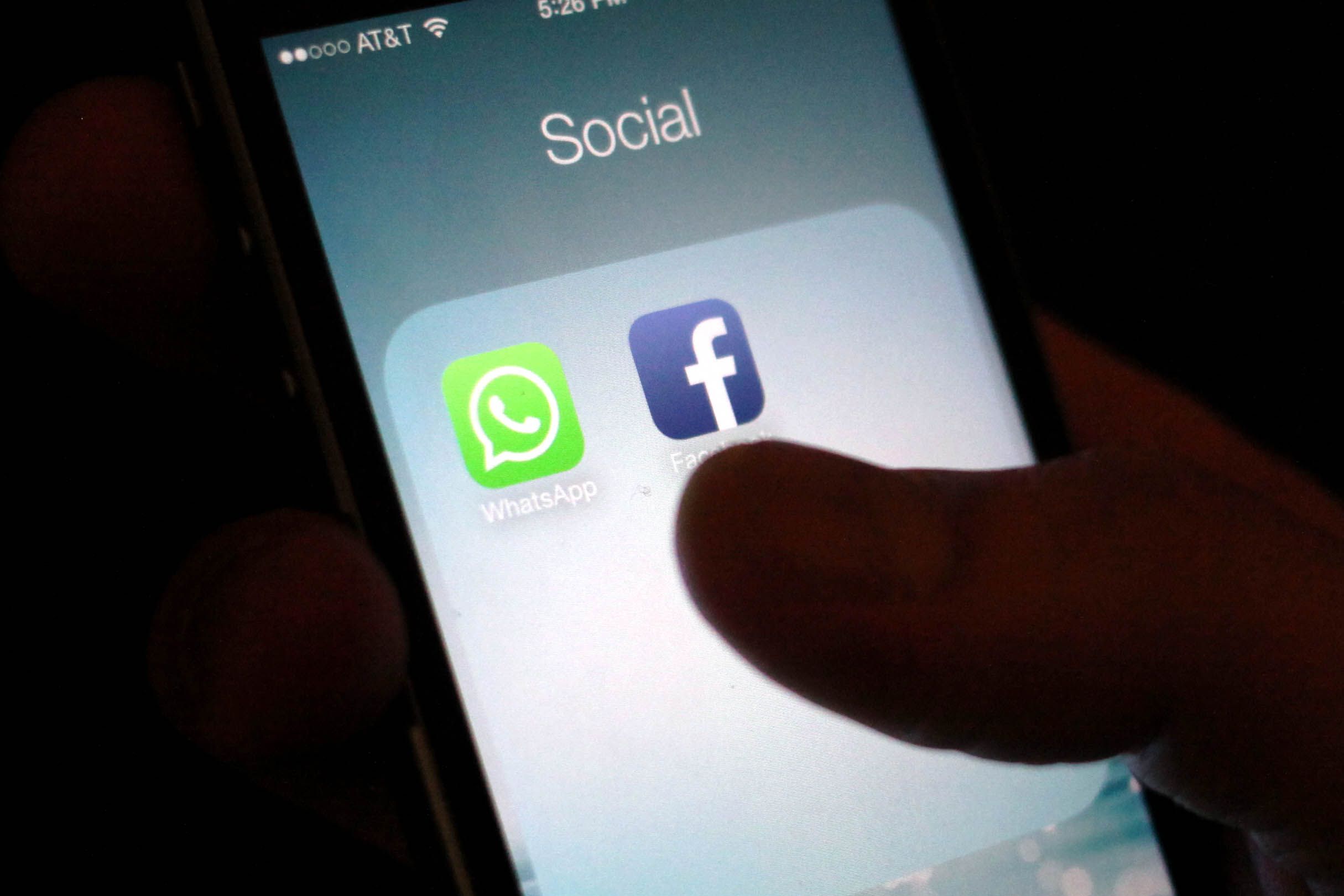 Facebook y WhatsApp estudian vincular sus servicios